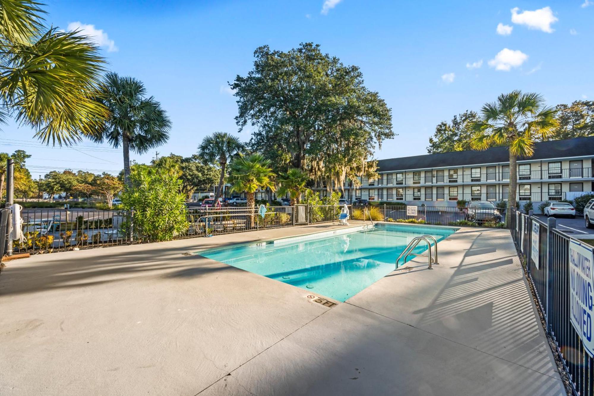 Charleston Creekside Inn エクステリア 写真