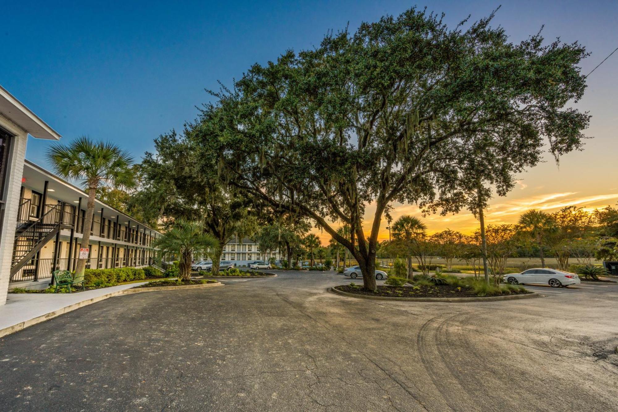 Charleston Creekside Inn エクステリア 写真
